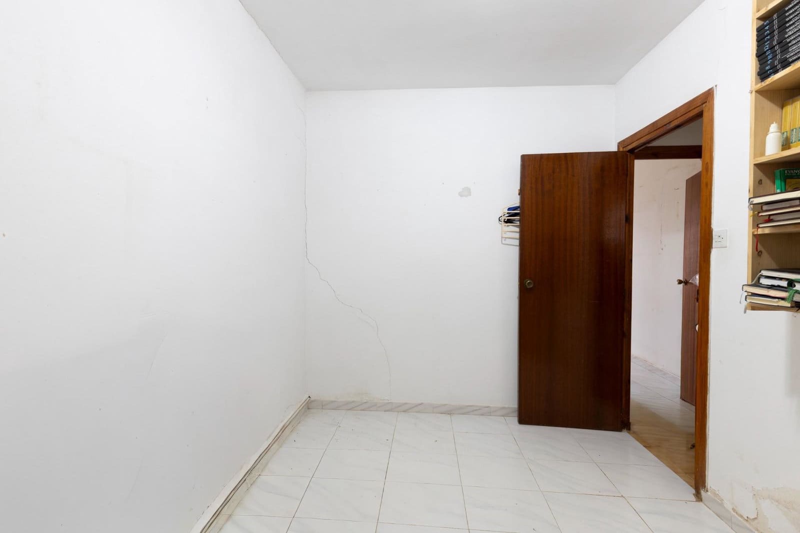 4 soverom Villa til salgs i Iznalloz med garasje - € 90 000 (Ref: 9942032)