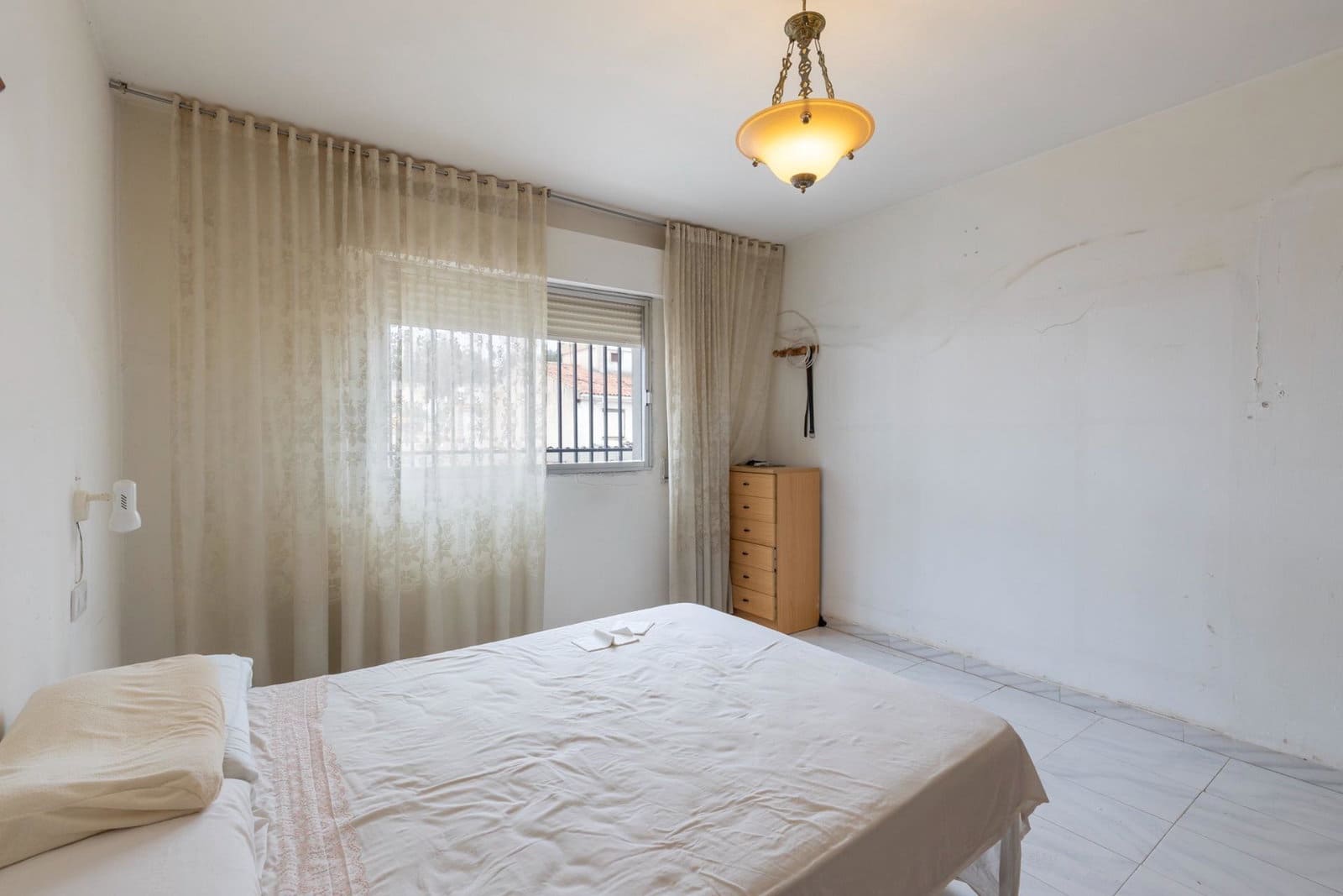 4 soverom Villa til salgs i Iznalloz med garasje - € 90 000 (Ref: 9942032)