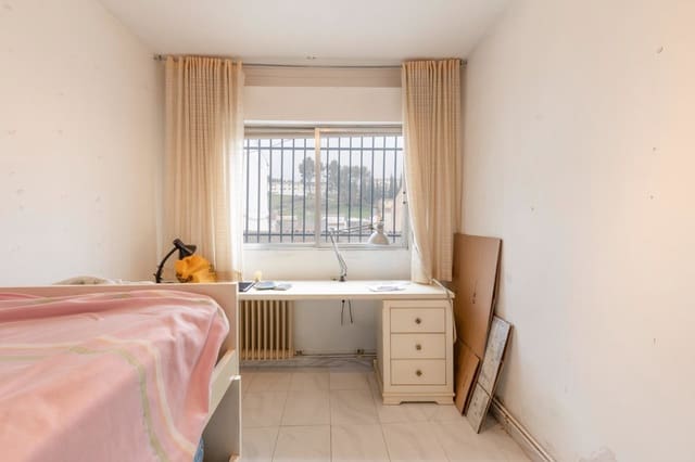 4 soverom Villa til salgs i Iznalloz med garasje - € 110 000 (Ref: 9942032)