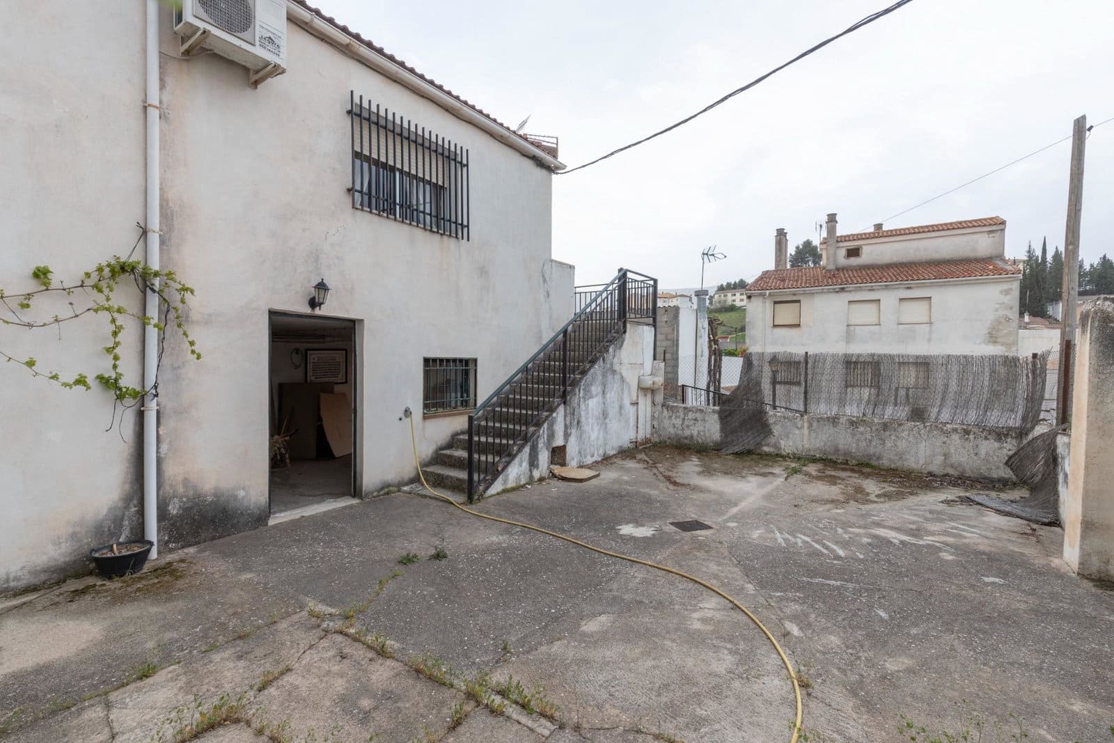 4 soverom Villa til salgs i Iznalloz med garasje - € 90 000 (Ref: 9942032)