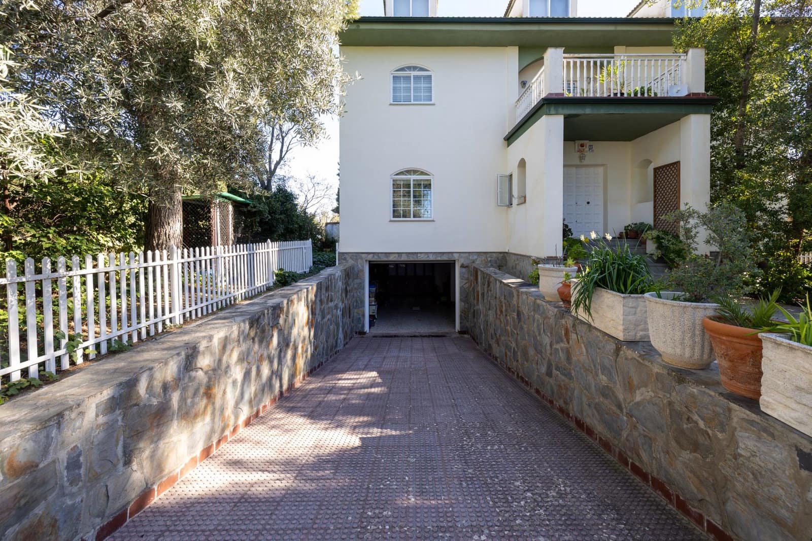 8 bedroom Villa for sale in Atarfe with pool garage - € 695,000 (Ref: 9943667)