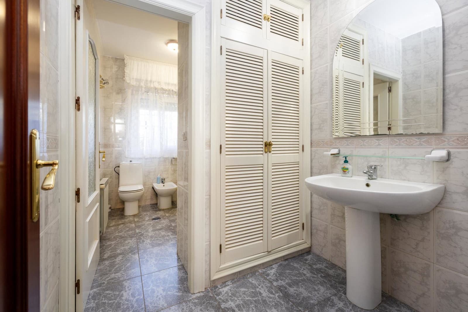 8 bedroom Villa for sale in Atarfe with pool garage - € 695,000 (Ref: 9943667)