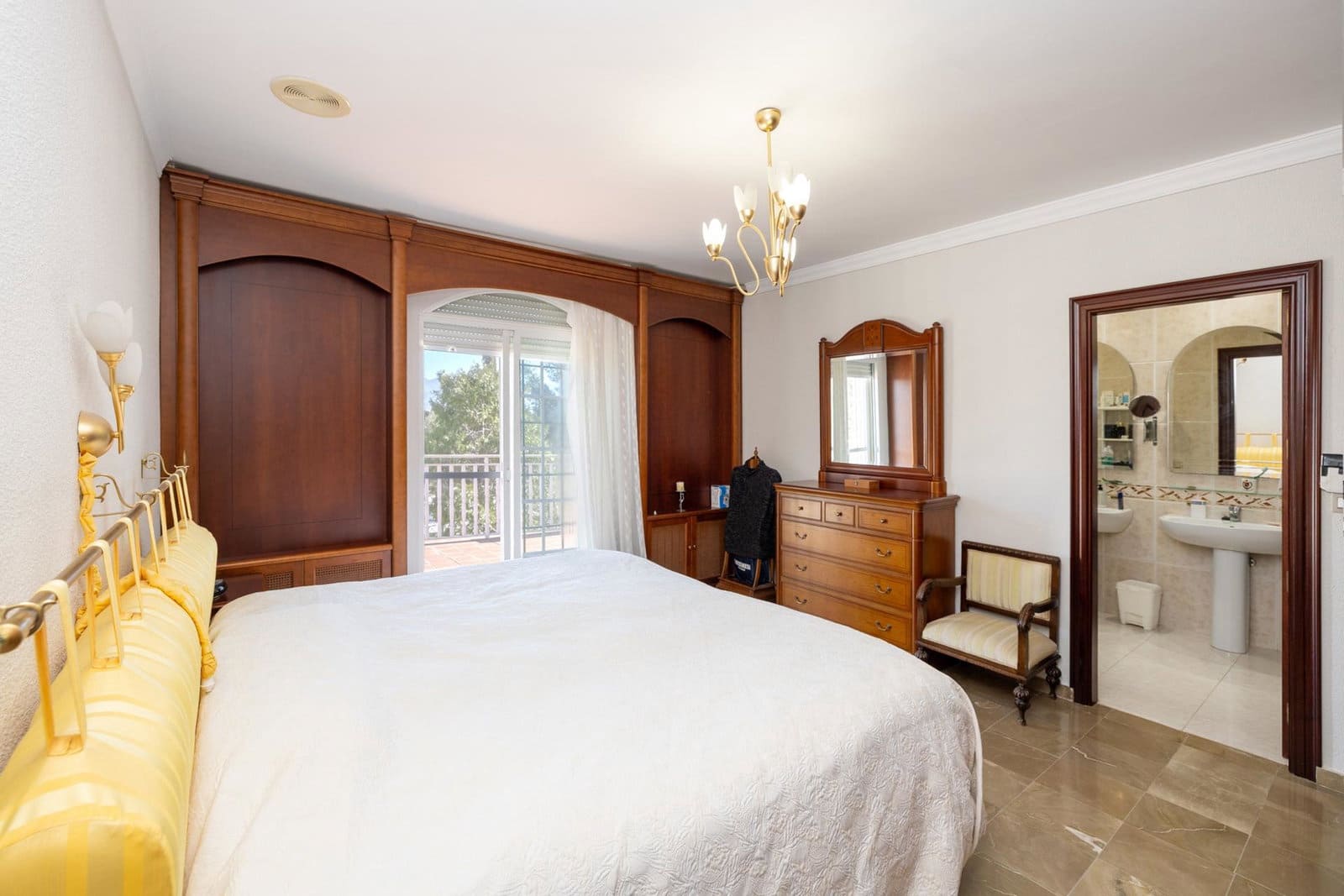 8 bedroom Villa for sale in Atarfe with pool garage - € 695,000 (Ref: 9943667)