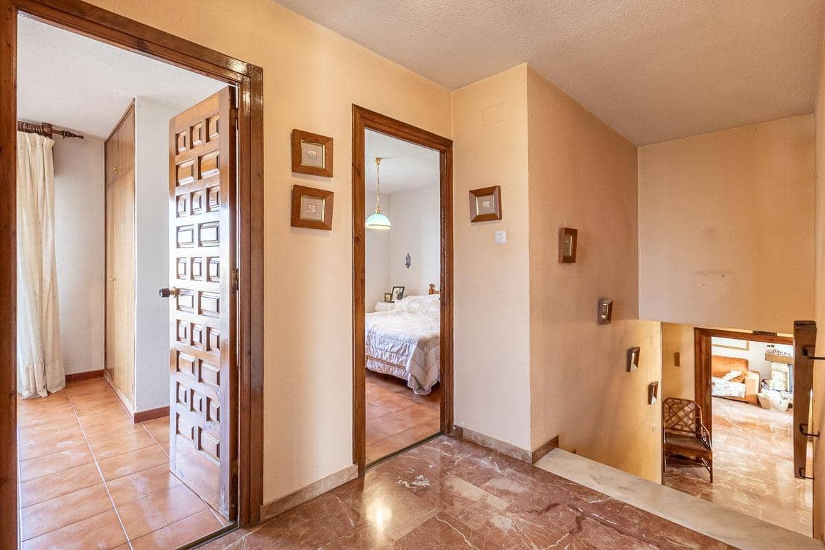 5 sypialnia Willa na sprzedaż w Ogijares z basenem garażem - 650 000 € (Ref: 9947543)