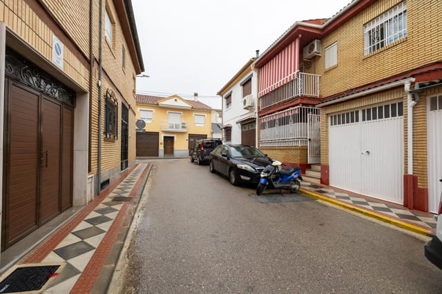 4 sypialnia Dom szeregowy na sprzedaż w Atarfe z garażem - 164 000 € (Ref: 9949455)
