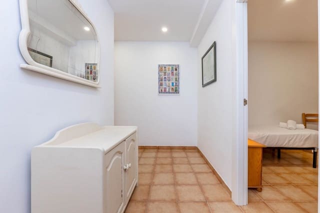 3 bedroom Apartment for rent in Centro - Sagrario, Granada city - € 800 (Ref: 9953844)
