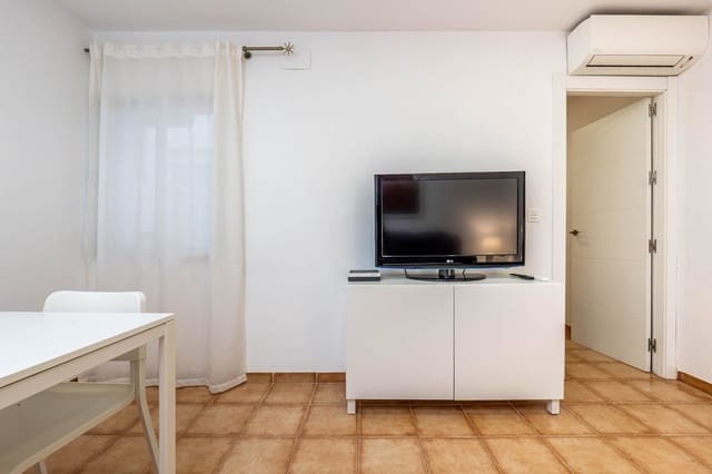 3 bedroom Apartment for rent in Centro - Sagrario, Granada city - € 800 (Ref: 9953844)