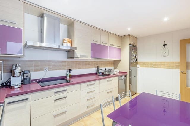 4 slaapkamer Rijtjeshuis te koop in Güevéjar met garage - € 225.000 (Ref: 9959448)