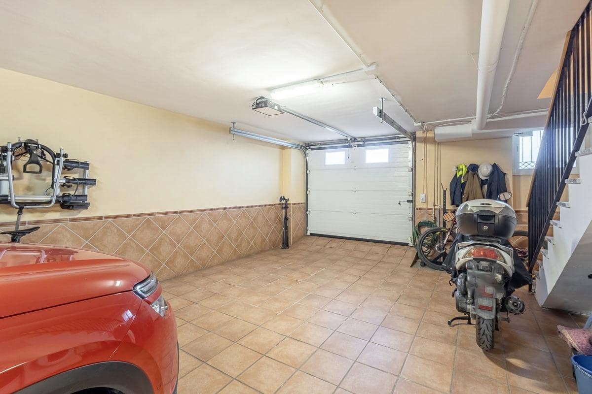 4 bedroom Terraced Villa for sale in Guevejar with garage - € 225,000 (Ref: 9959448)