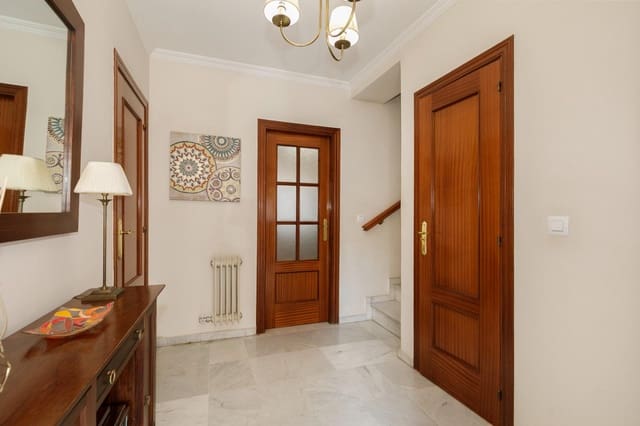 Adosado de 5 habitaciones en Granada ciudad en venta con garaje - 350.000 € (Ref: 9964990)
