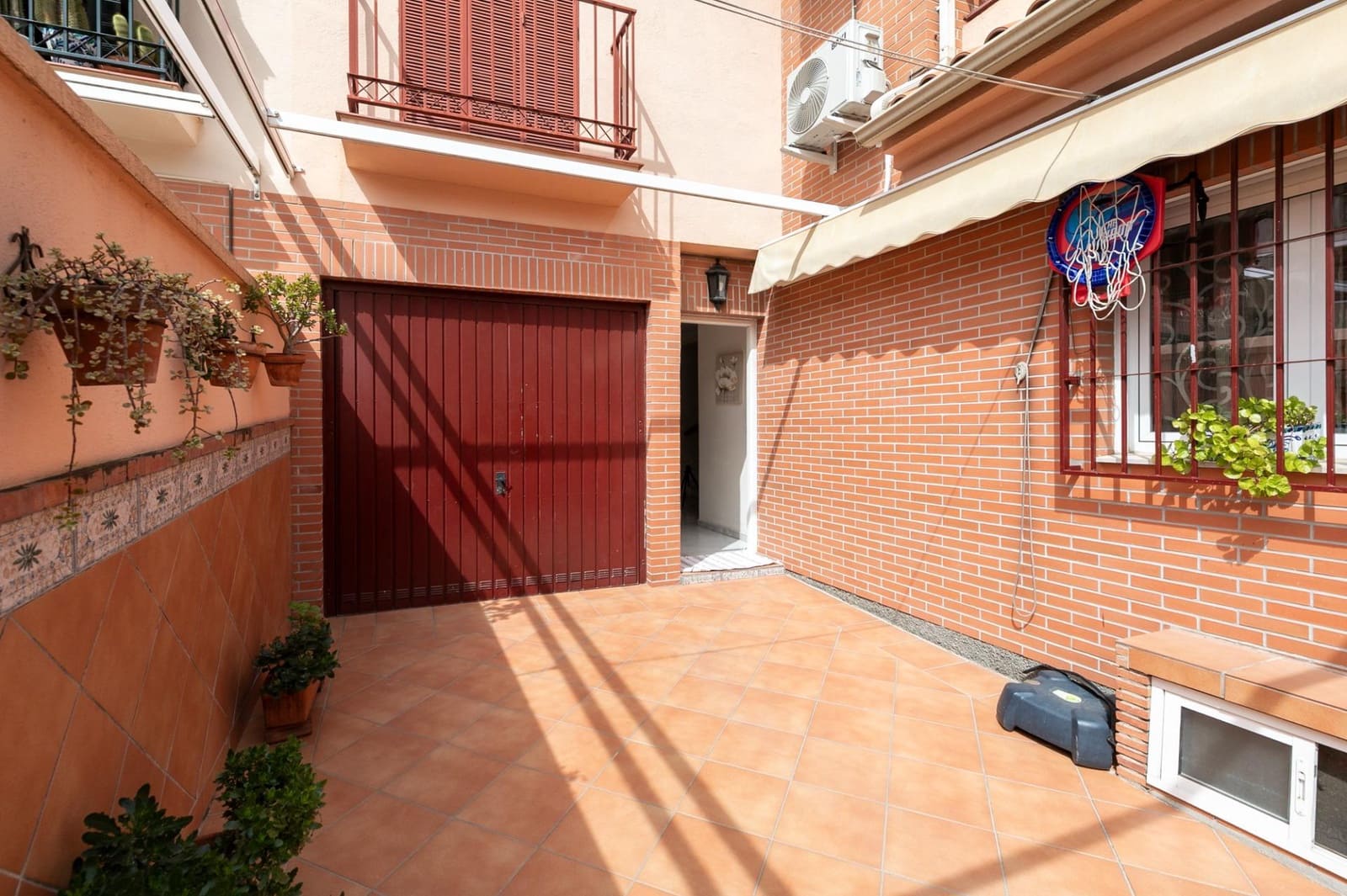 Adosado de 5 habitaciones en Granada ciudad en venta con garaje - 350.000 € (Ref: 9964990)