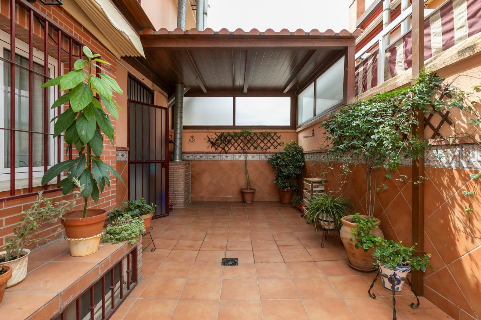 Adosado de 5 habitaciones en Granada ciudad en venta con garaje - 350.000 € (Ref: 9964990)