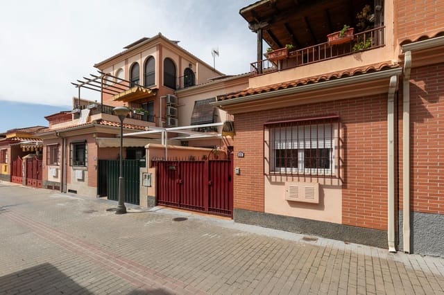 Adosado de 5 habitaciones en Granada ciudad en venta con garaje - 350.000 € (Ref: 9964990)