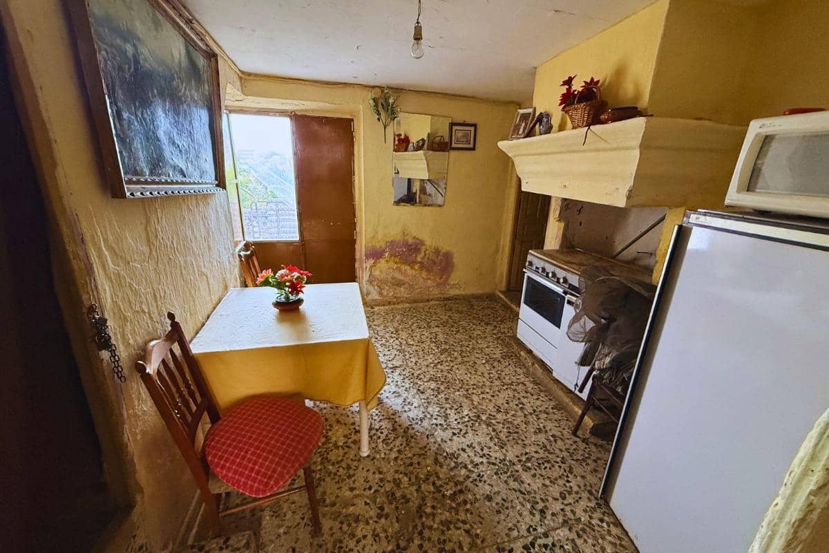 3 bedroom Villa for sale in Jatar - € 35,000 (Ref: 9966689)