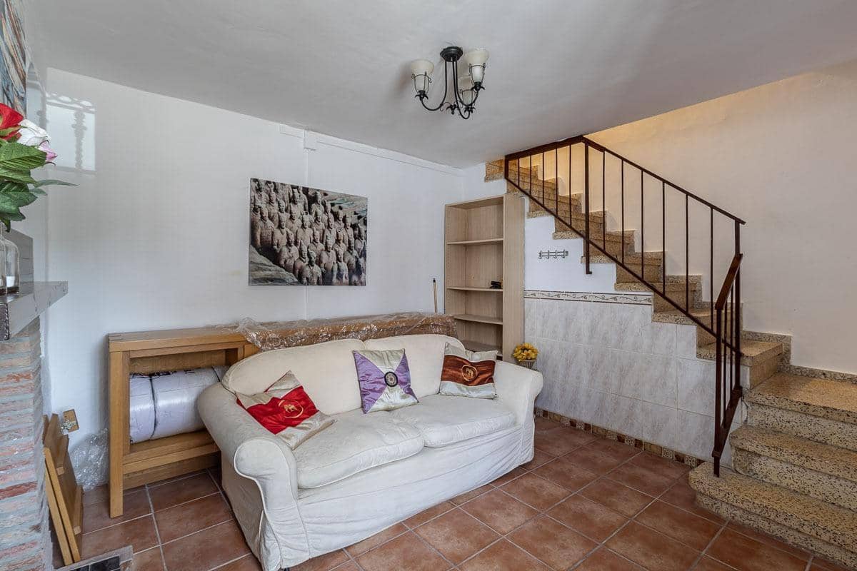 4 soveværelse Villa til salg i Moclin med garage - € 89.000 (Ref: 9973354)