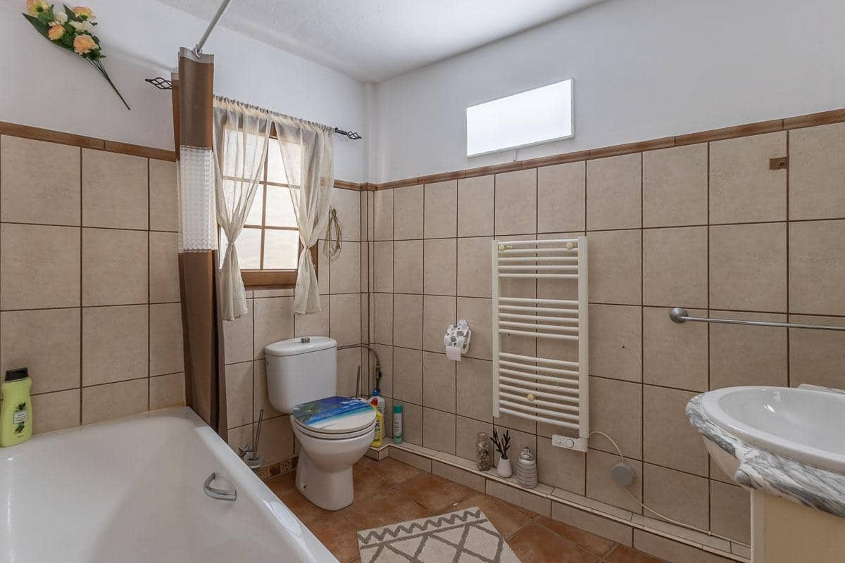 4 soveværelse Villa til salg i Moclin med garage - € 89.000 (Ref: 9973354)