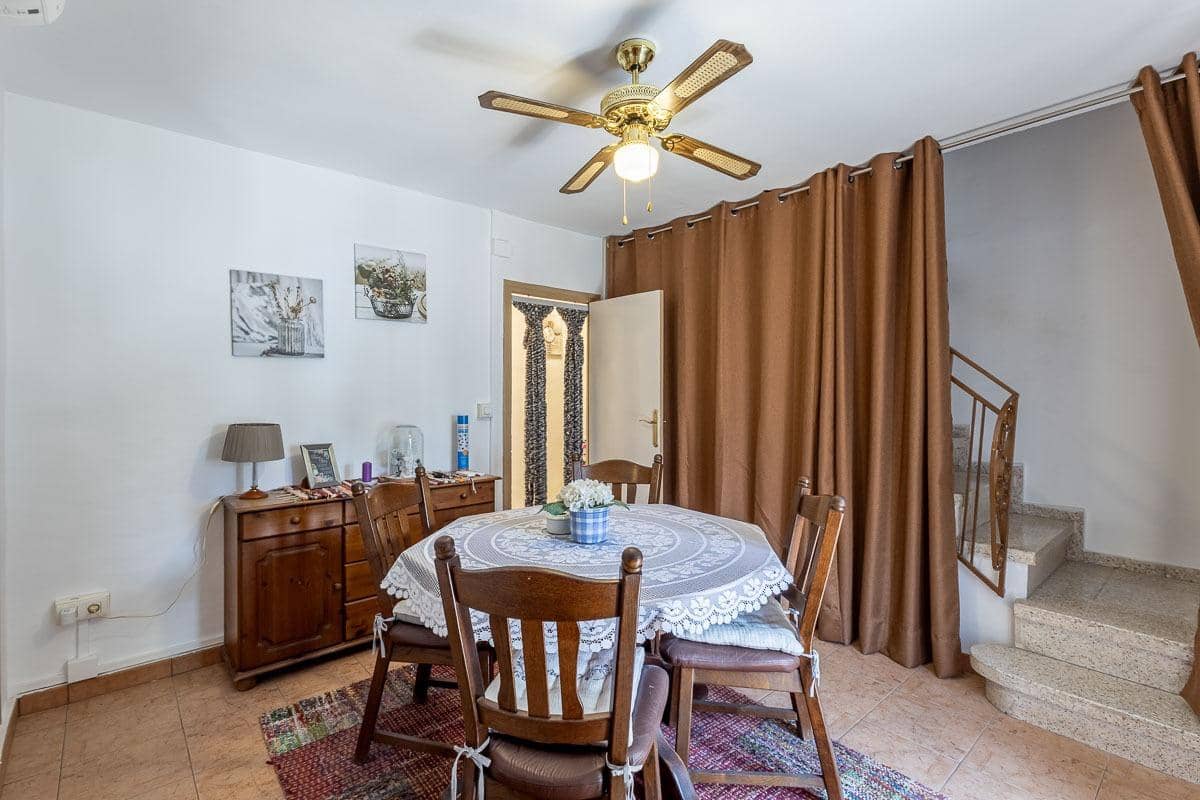4 soveværelse Villa til salg i Moclin med garage - € 89.000 (Ref: 9973354)