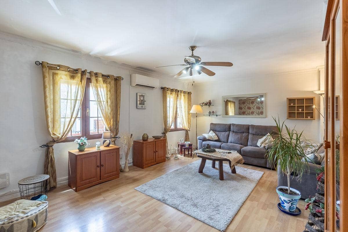 4 soveværelse Villa til salg i Moclin med garage - € 89.000 (Ref: 9973354)