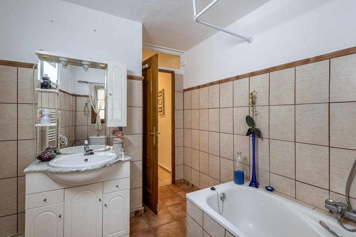 4 soveværelse Villa til salg i Moclin med garage - € 89.000 (Ref: 9973354)