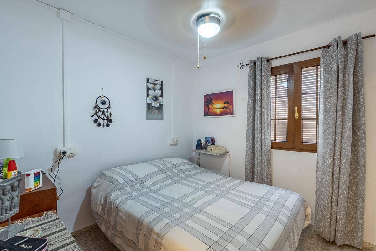 4 soveværelse Villa til salg i Moclin med garage - € 89.000 (Ref: 9973354)