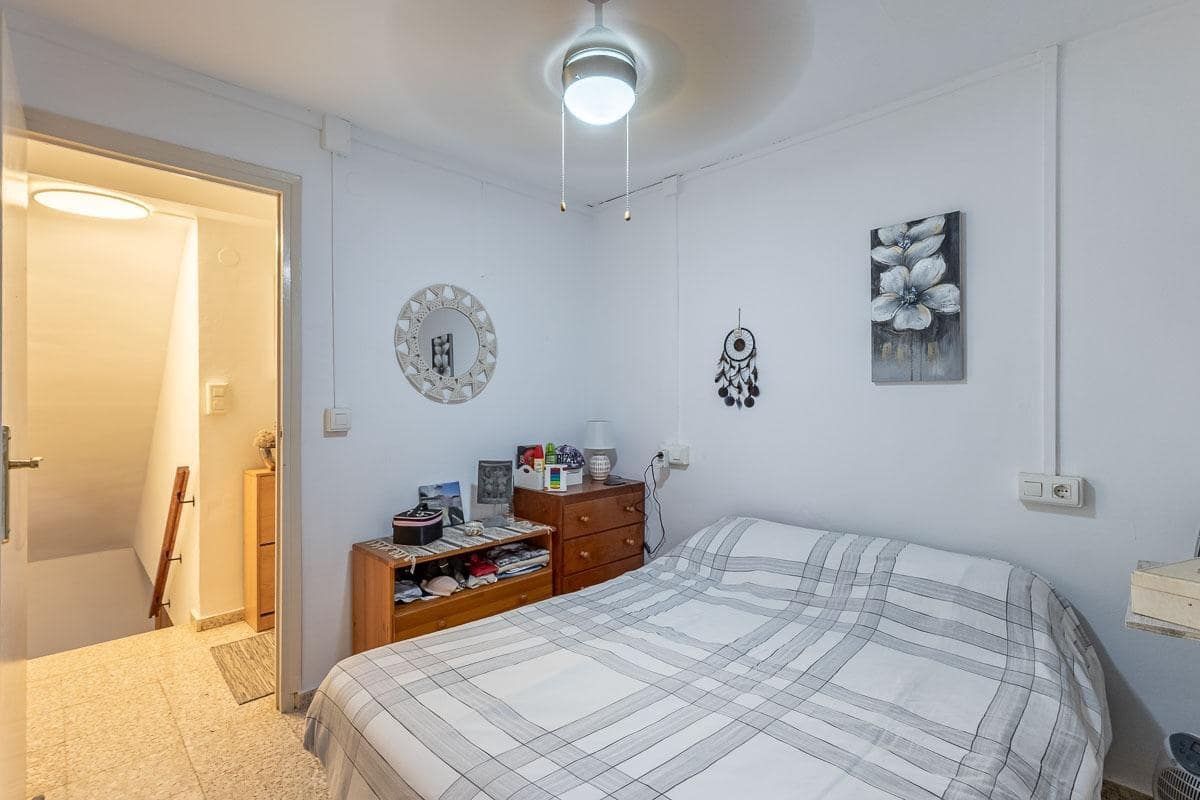 4 soveværelse Villa til salg i Moclin med garage - € 89.000 (Ref: 9973354)