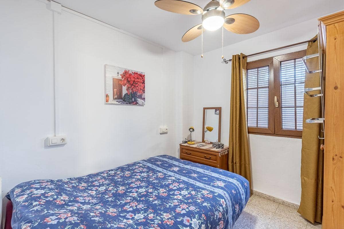 4 soveværelse Villa til salg i Moclin med garage - € 89.000 (Ref: 9973354)