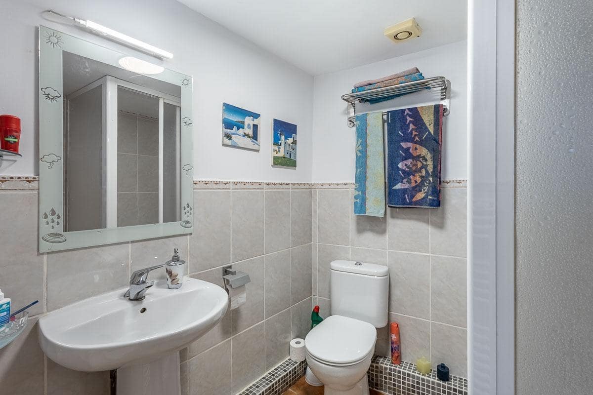 4 soveværelse Villa til salg i Moclin med garage - € 89.000 (Ref: 9973354)