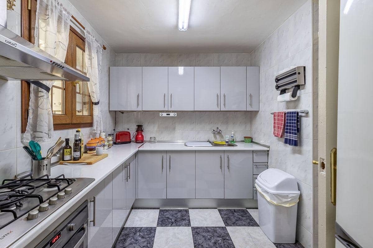 4 soveværelse Villa til salg i Moclin med garage - € 89.000 (Ref: 9973354)