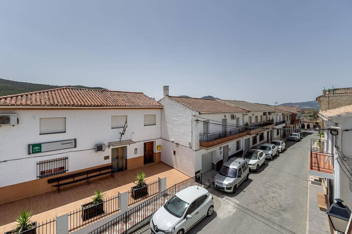 4 soveværelse Villa til salg i Moclin med garage - € 89.000 (Ref: 9973354)