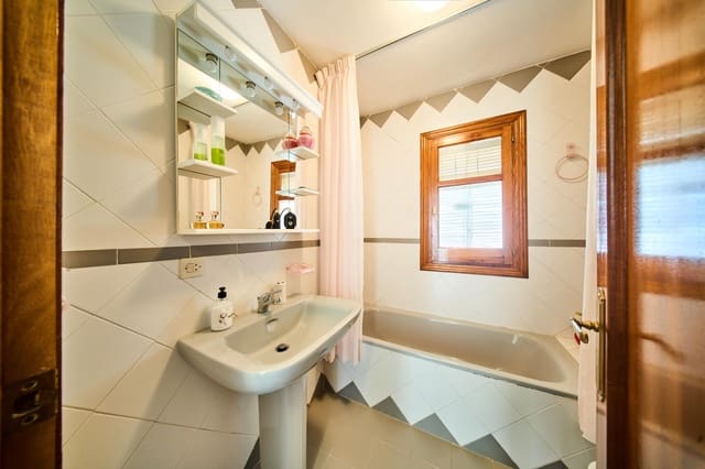 4 soverom Villa til salgs i Otura med svømmebasseng - € 345 000 (Ref: 9984615)