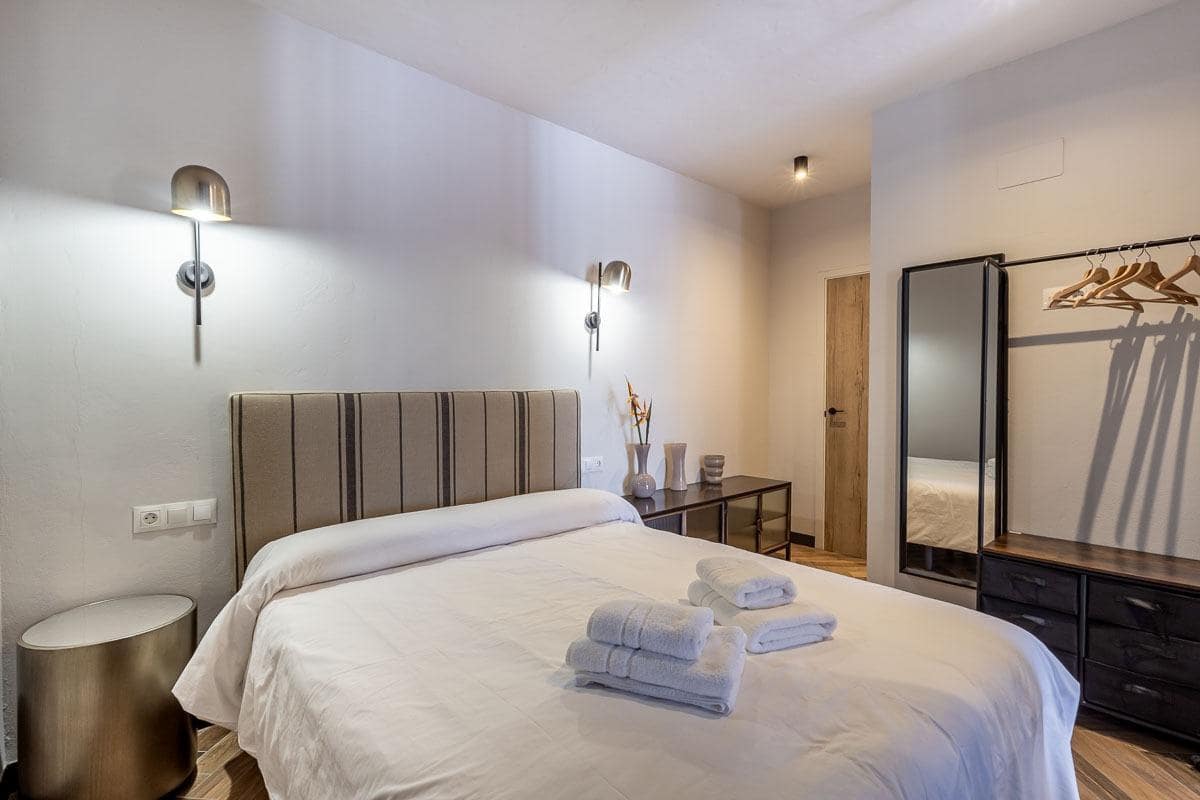 2 bedroom Apartment for sale in Alhama de Granada - € 199,000 (Ref: 9984617)