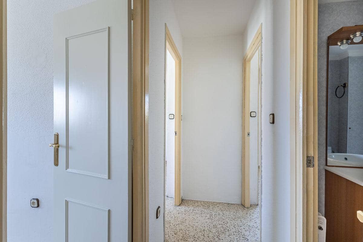 Apartamento de 3 habitaciones en Granada ciudad en venta con garaje - 115.000 € (Ref: 9984619)