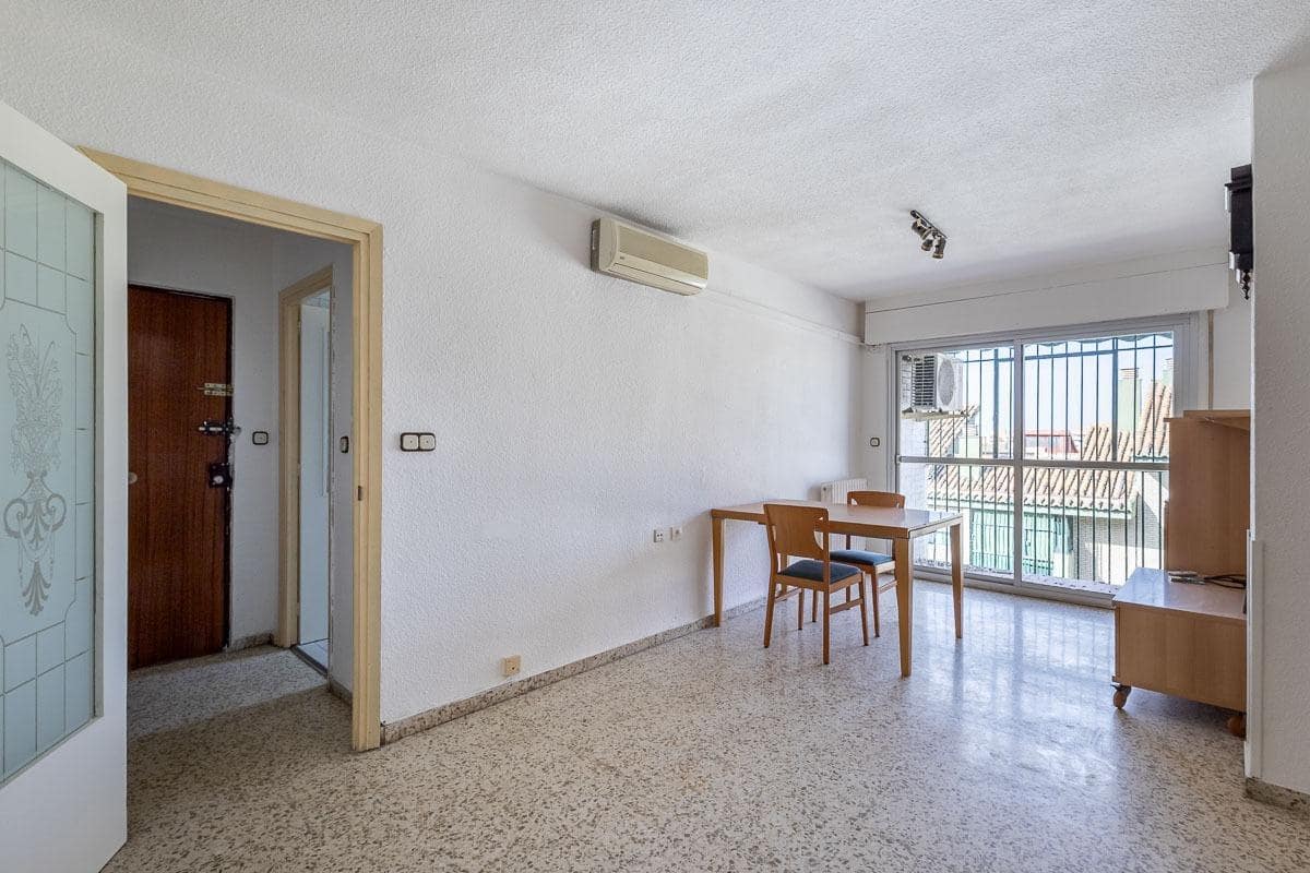 Apartamento de 3 habitaciones en Granada ciudad en venta con garaje - 115.000 € (Ref: 9984619)