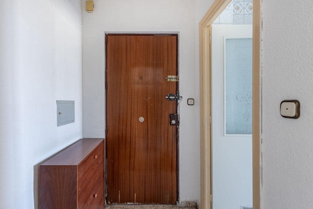 Apartamento de 3 habitaciones en Granada ciudad en venta con garaje - 115.000 € (Ref: 9984619)
