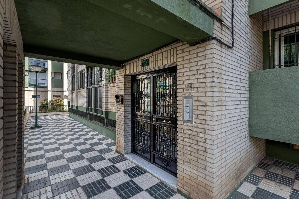 Apartamento de 3 habitaciones en Granada ciudad en venta con garaje - 115.000 € (Ref: 9984619)