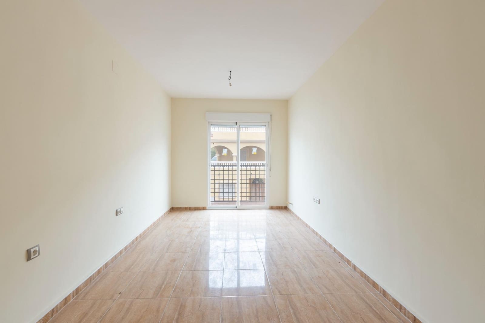 2 slaapkamer Appartement te koop in Guevejar met garage - € 115.000 (Ref: 9984621)