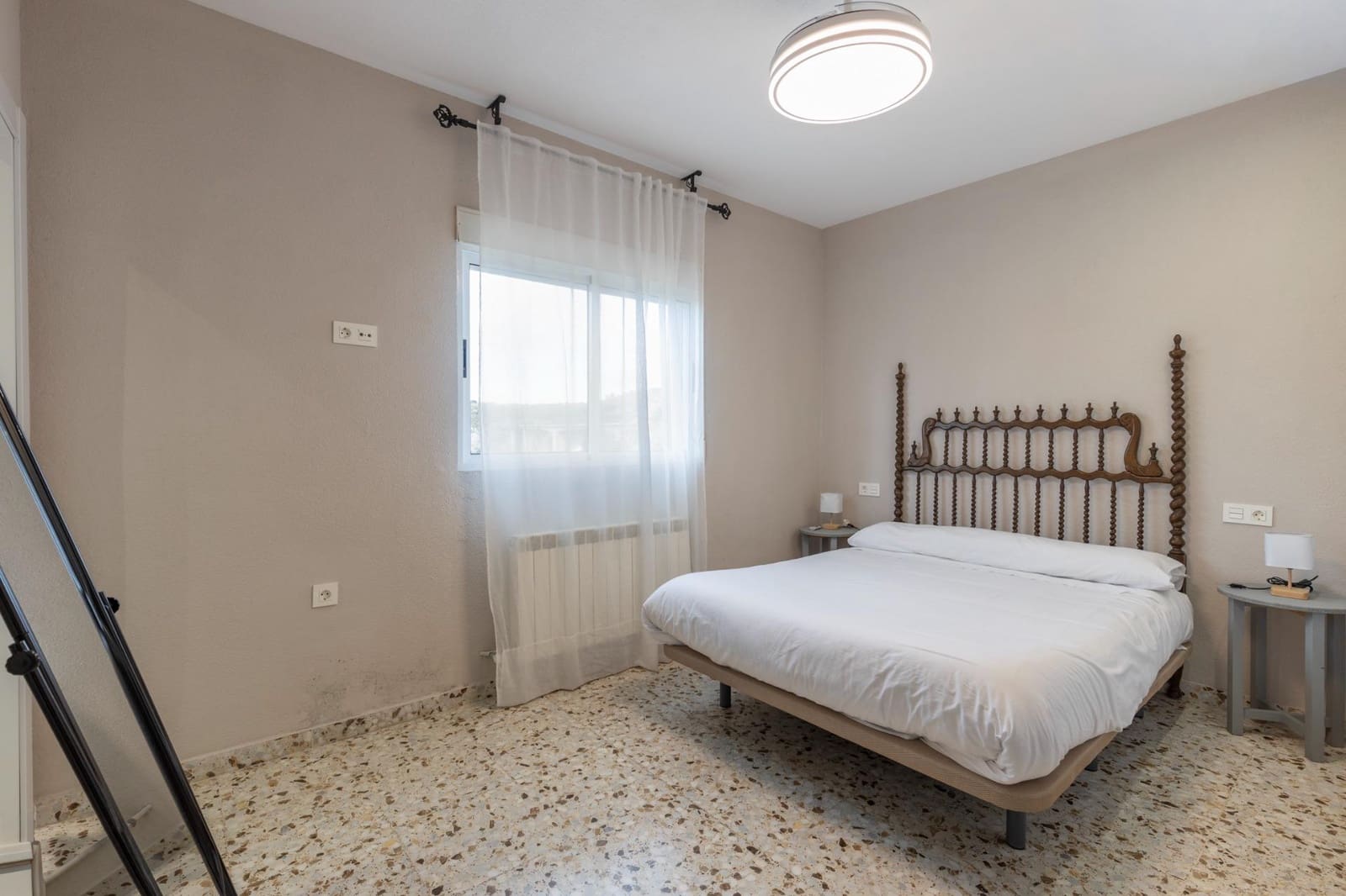 5 Zimmer Villa zu verkaufen in Huetor Santillan mit Pool - 279.990 € (Ref: 9990333)