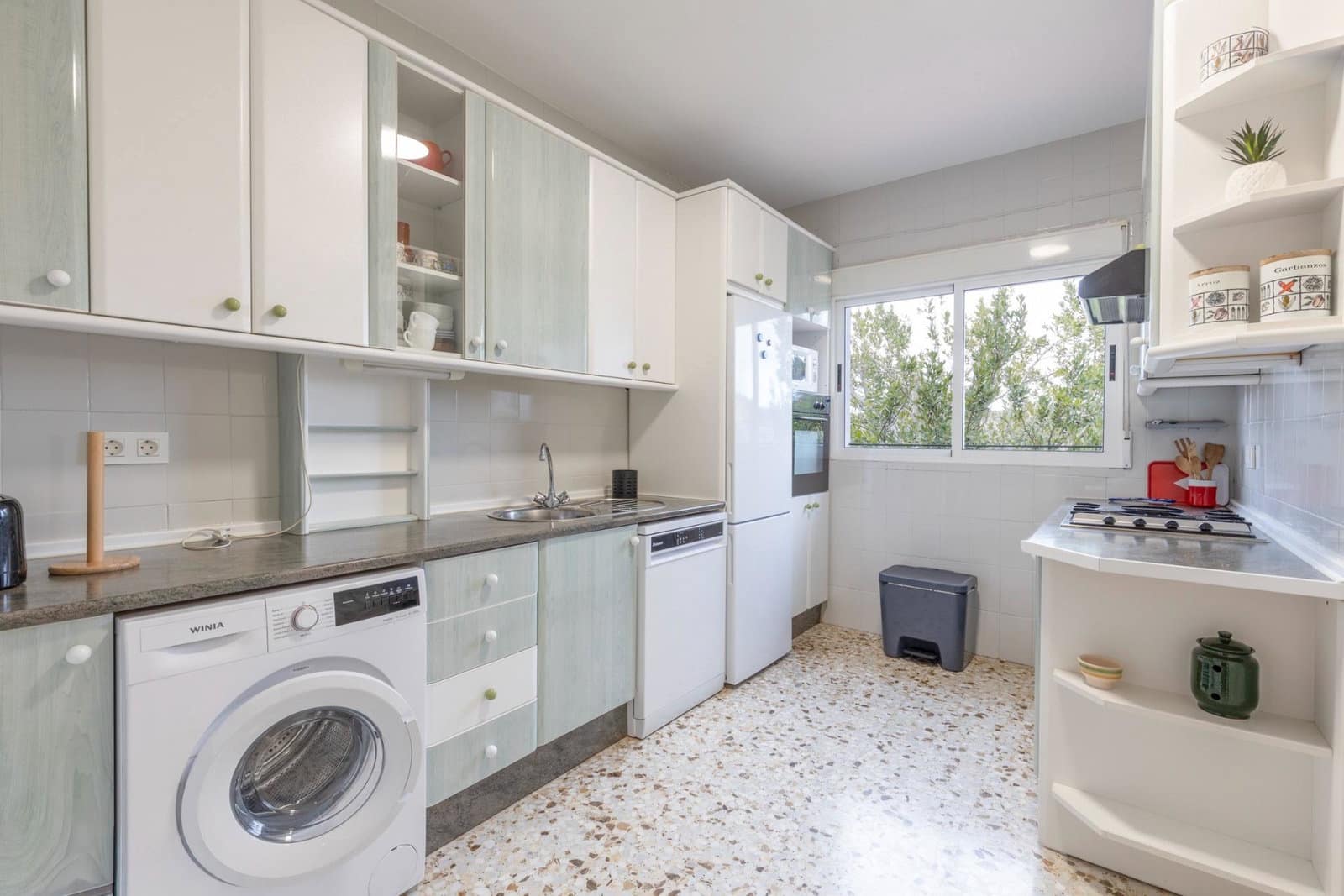 5 Zimmer Villa zu verkaufen in Huetor Santillan mit Pool - 279.990 € (Ref: 9990333)