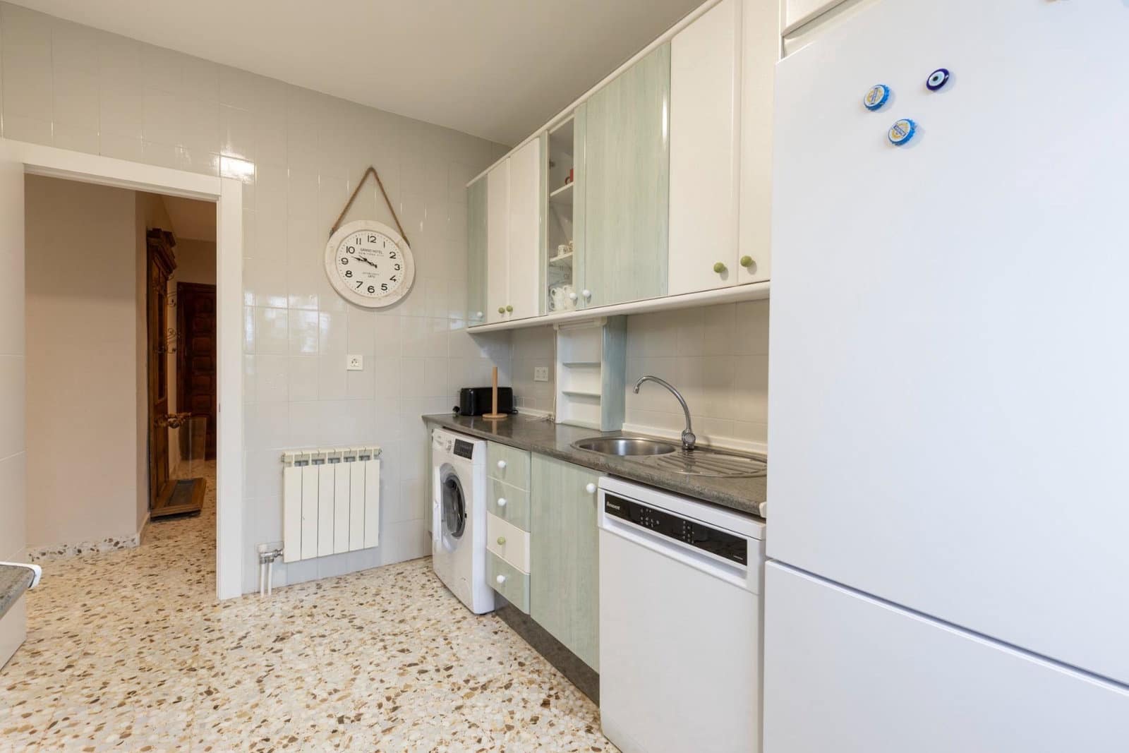 5 Zimmer Villa zu verkaufen in Huetor Santillan mit Pool - 279.990 € (Ref: 9990333)