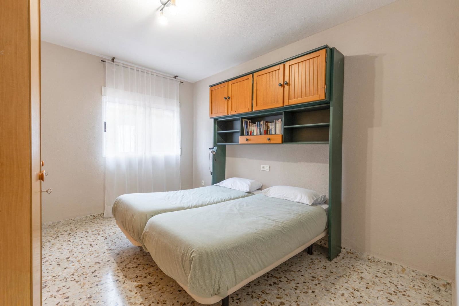 5 Zimmer Villa zu verkaufen in Huetor Santillan mit Pool - 279.990 € (Ref: 9990333)