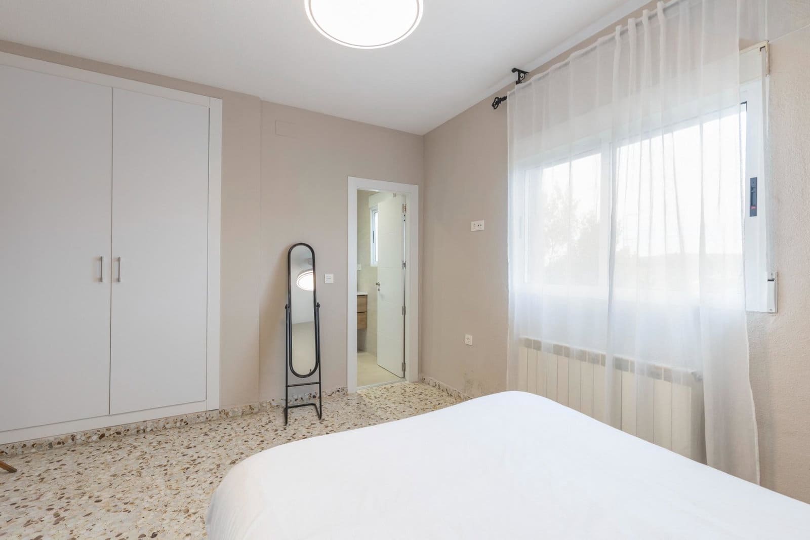 5 Zimmer Villa zu verkaufen in Huetor Santillan mit Pool - 279.990 € (Ref: 9990333)