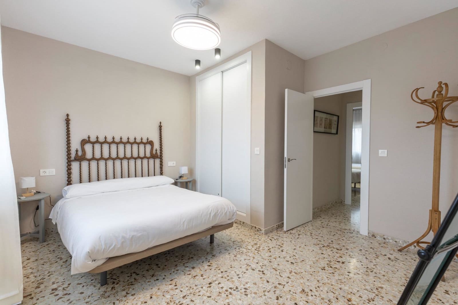 5 Zimmer Villa zu verkaufen in Huetor Santillan mit Pool - 279.990 € (Ref: 9990333)