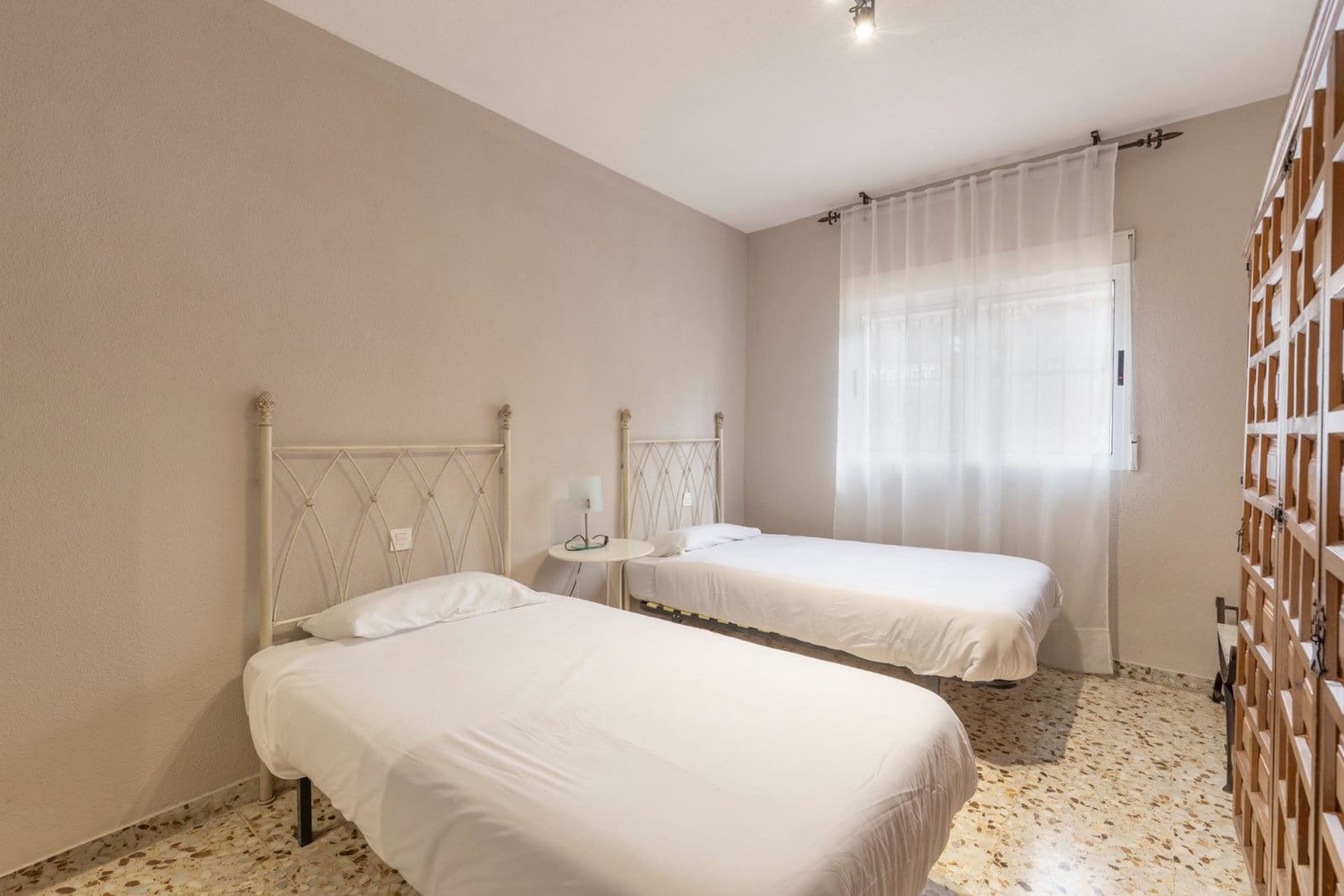 5 Zimmer Villa zu verkaufen in Huetor Santillan mit Pool - 279.990 € (Ref: 9990333)