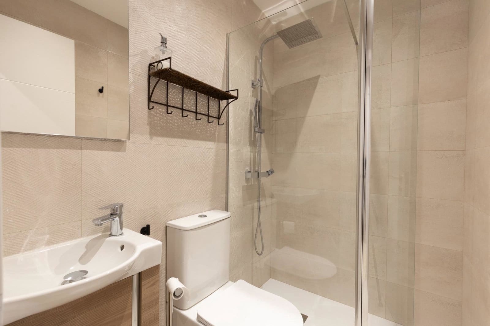 5 Zimmer Villa zu verkaufen in Huetor Santillan mit Pool - 279.990 € (Ref: 9990333)