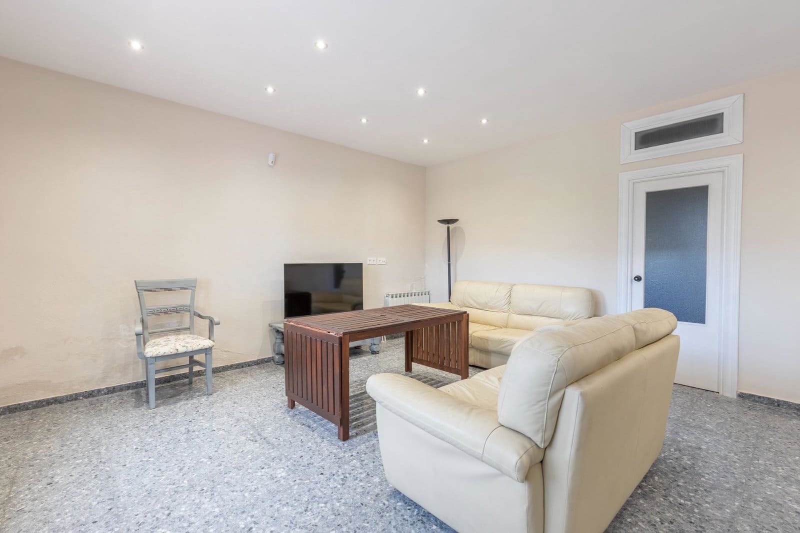 5 Zimmer Villa zu verkaufen in Huetor Santillan mit Pool - 279.990 € (Ref: 9990333)