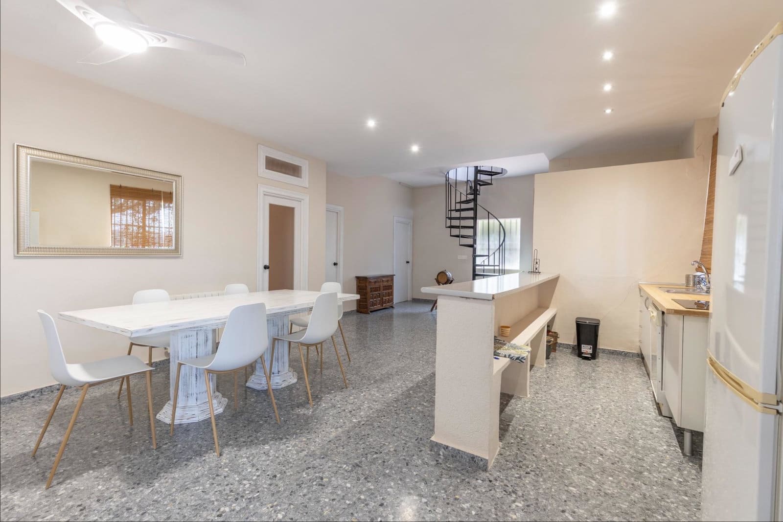 5 Zimmer Villa zu verkaufen in Huetor Santillan mit Pool - 279.990 € (Ref: 9990333)