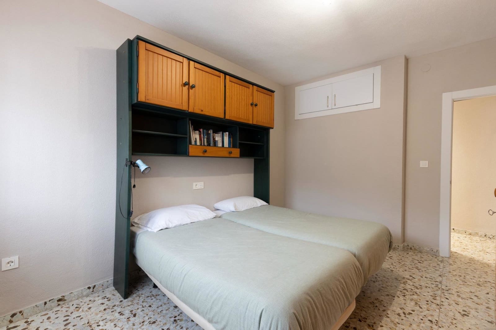 5 Zimmer Villa zu verkaufen in Huetor Santillan mit Pool - 279.990 € (Ref: 9990333)