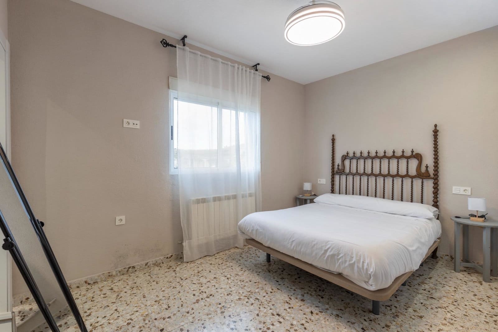 5 Zimmer Villa zu verkaufen in Huetor Santillan mit Pool - 279.990 € (Ref: 9990333)