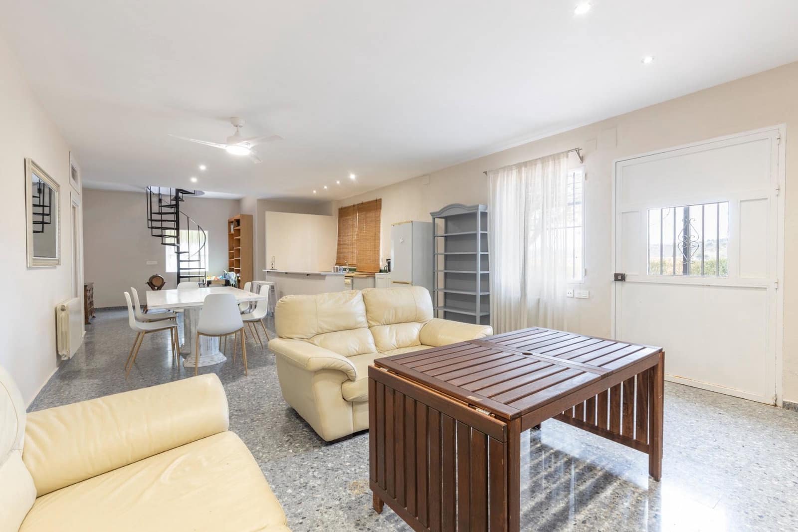 5 Zimmer Villa zu verkaufen in Huetor Santillan mit Pool - 279.990 € (Ref: 9990333)