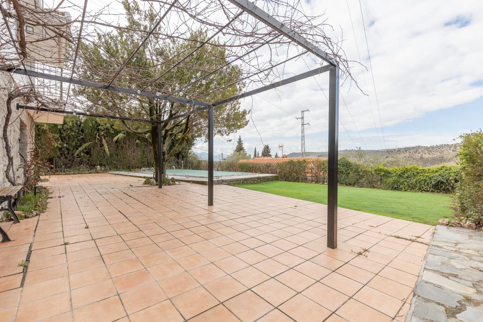 5 Zimmer Villa zu verkaufen in Huetor Santillan mit Pool - 279.990 € (Ref: 9990333)